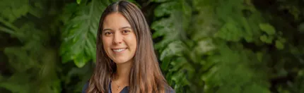 María Camila Londoño, abogada en Uribe Yáñez. Experta en derecho corporativo, contratos comerciales y protección de datos personales.