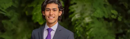 Juan Poveda, abogado en Uribe Yáñez. Experto en derecho corporativo, competencia económica y revisión de contratos.