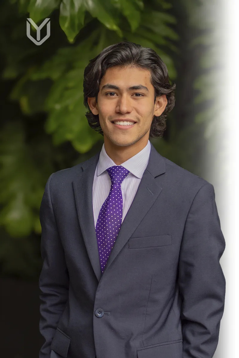 Juan Poveda, abogado en Uribe Yáñez. Experto en derecho corporativo, competencia económica y revisión de contratos.